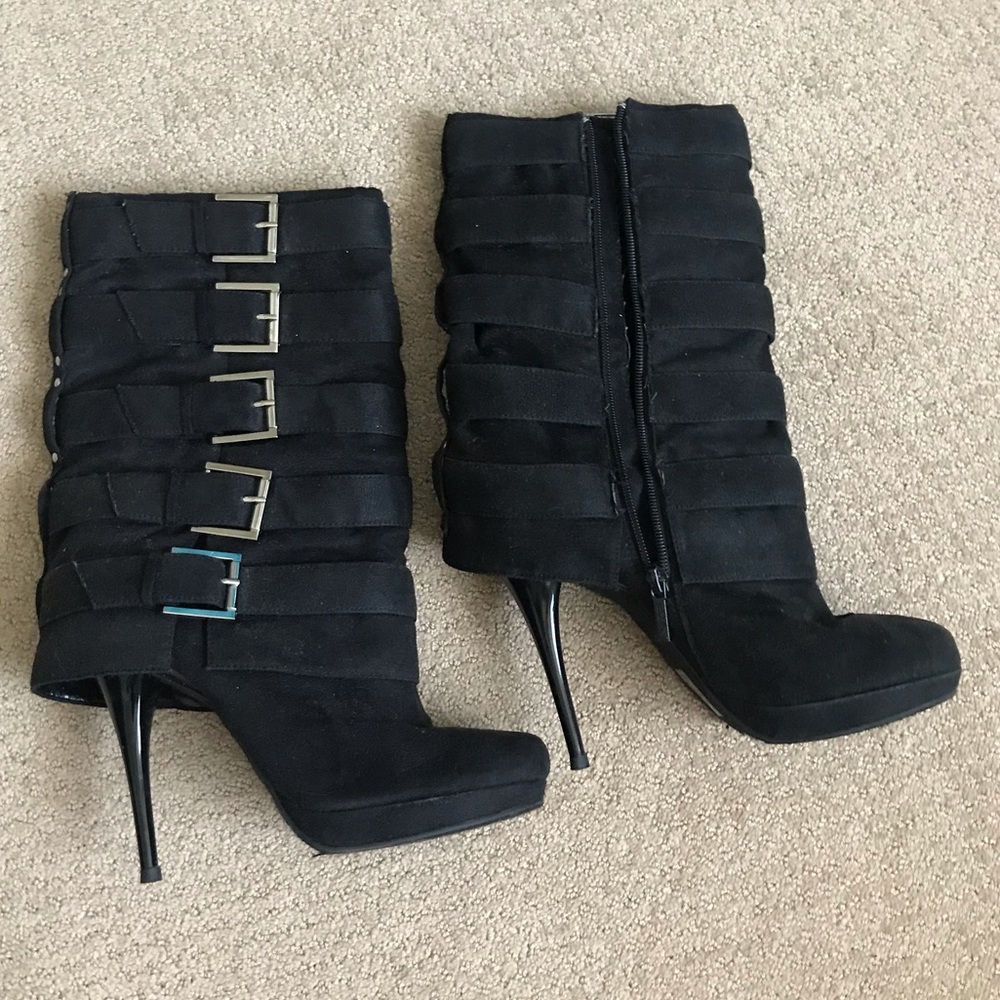 Michael Antonio 4.5 in black heels